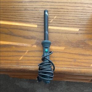 Sleek Black Curling Wand
